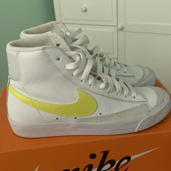 Nike Blazer White/Lemon Venom - WOMENS 7.5 - Picture 8 of 11